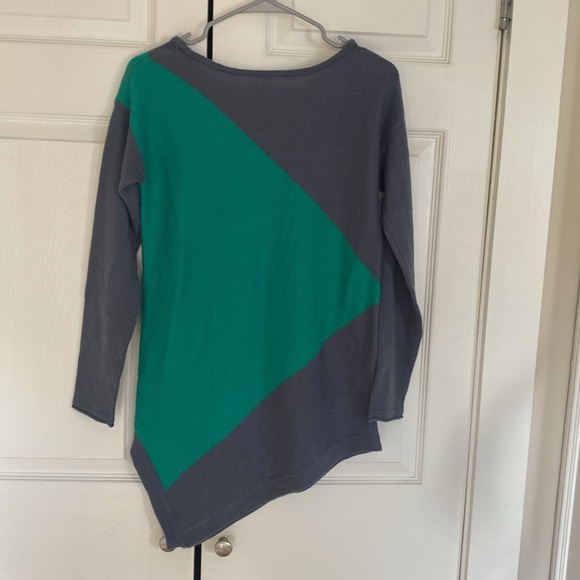 NY Collection asymmetrical grey and green sweater - Picture 4 of 6